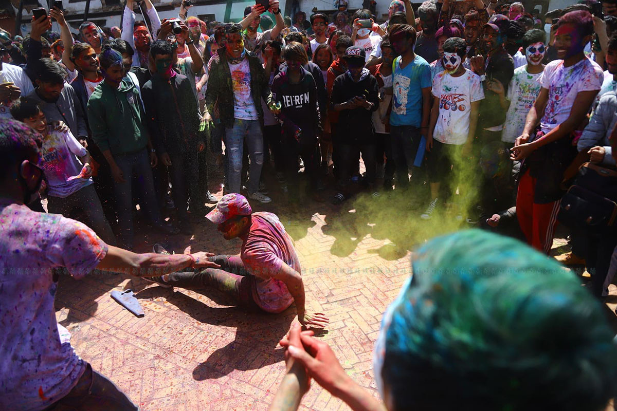 https://raracms.setopati.com/uploads/shares/2020/sujita/holi at basantapur/holi parba (1).jpg